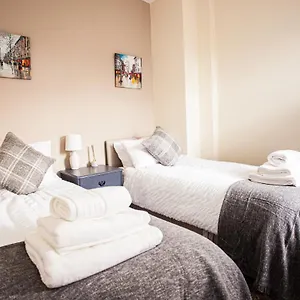 Apartment Contractor House: Extended Near Dining & Nightlife